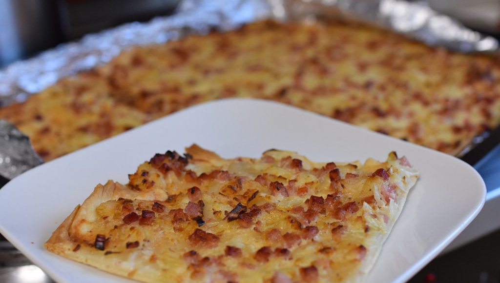 Flammkuchen o pizza de Alsacia