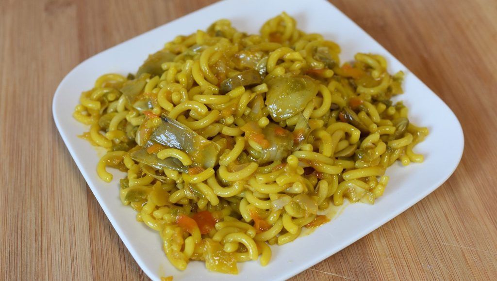 Fideuá de alcachofas y verduras