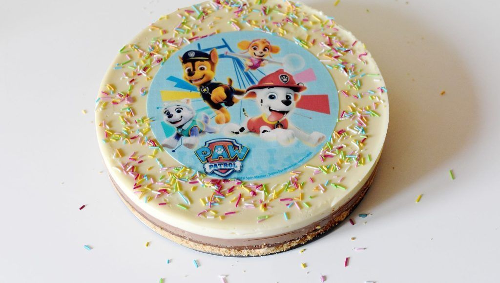 Tarta de tres chocolates para cumpleaños decorada con Paw Patrol