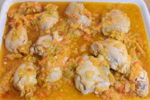 Muslos de pollo con verduras