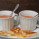 Taza con salmorejo