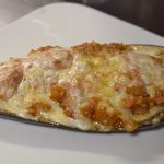 Berenjena con atún y tomate