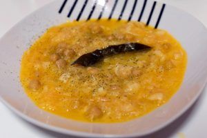 Garbanzos con bacalao