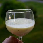 Bebida de batido de piña, kiwi y plátano